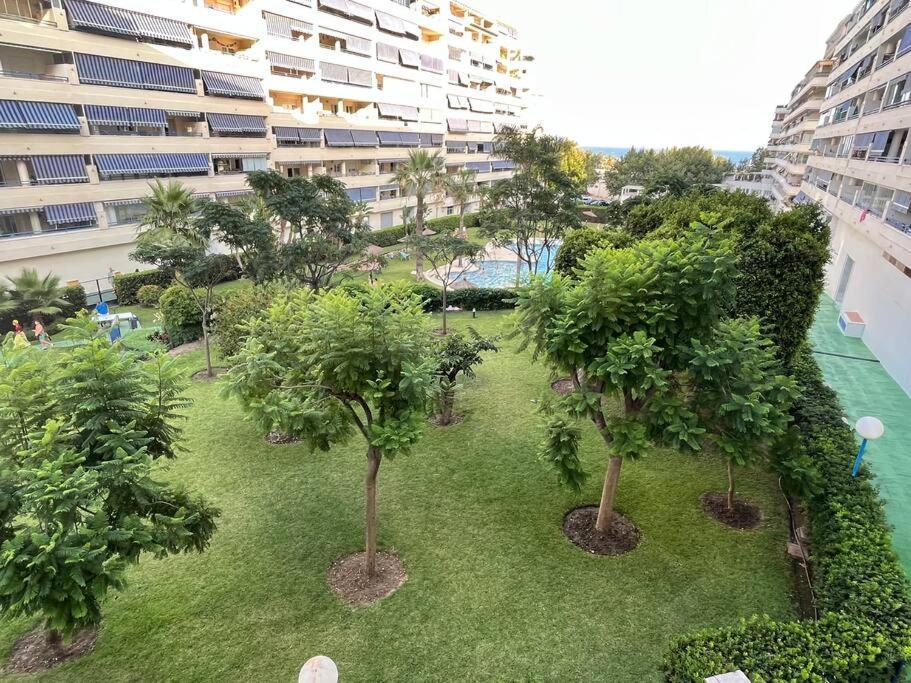 Marbella Piso En Casco Junto A Playa Piscina In Summer Season Exterior photo